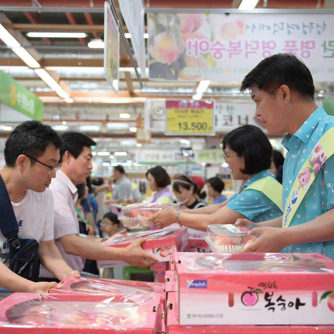 사진자료(2019. 8. 9.)영덕복숭아, 수도권농산물유통센터 판촉 홍보행사6.jpg