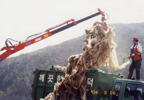 2004. 축산 경정리 영농폐기물 수거 사진