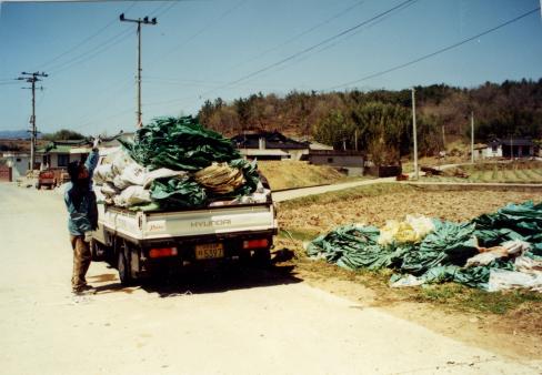 2004. 축산 경정리 영농폐기물 수거 사진