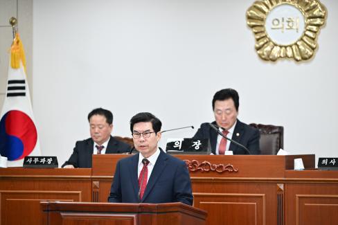 제300회 영덕군의회 제2차정례회 본회의 시정연설 사진