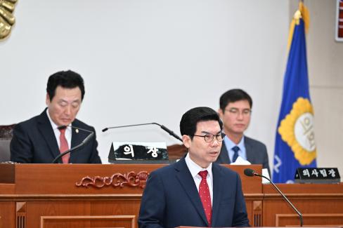제300회 영덕군의회 제2차정례회 본회의 시정연설 사진