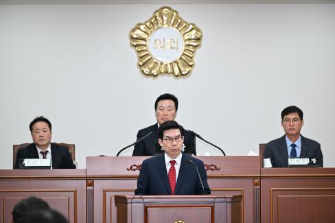 제300회 영덕군의회 제2차정례회 본회의 시정연설 사진