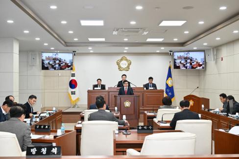제300회 영덕군의회 제2차정례회 본회의 시정연설 사진