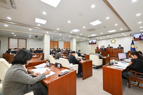 제300회 영덕군의회 제2차정례회 본회의 시정연설 사진