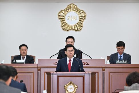 제300회 영덕군의회 제2차정례회 본회의 시정연설 사진