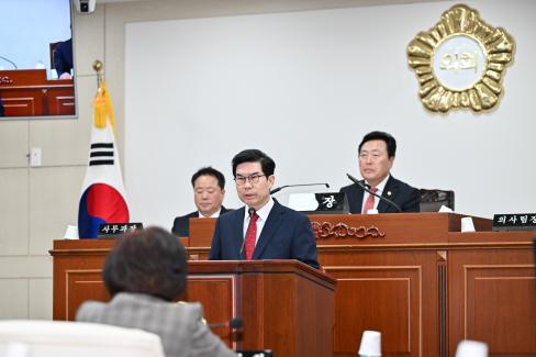 제300회 영덕군의회 제2차정례회 본회의 시정연설 사진